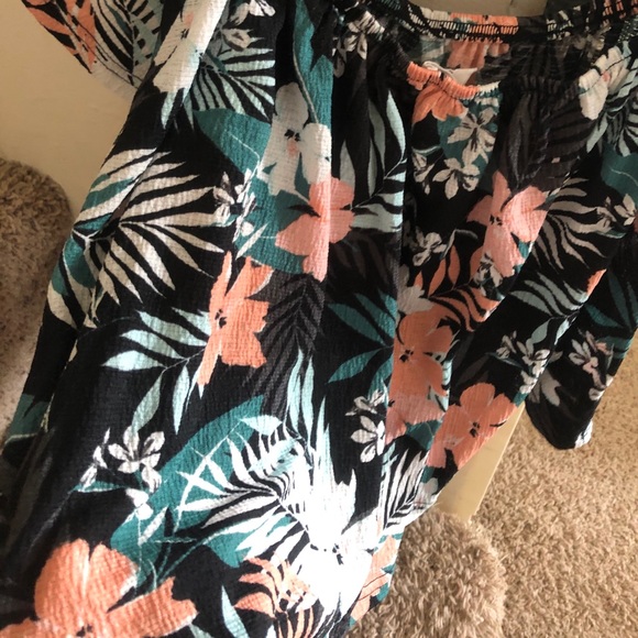 Ardene off shoulder crop top - Picture 3 of 3